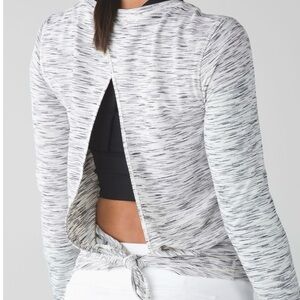 Lululemon | Beat The Heat L/S Tee | Women’s Sz: 2 | 
Light Heathered Grey